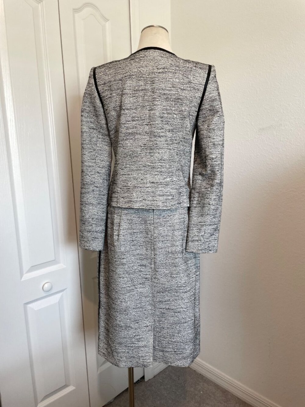 Classiques Entier Classic Black + White Tweed Structured Skirt Suit Set Size M/1 - Picture 7 of 15